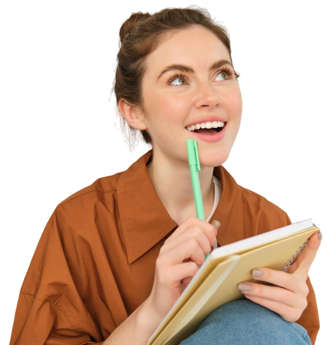 Lächelnde Frau mit einem Stift und einem Buch